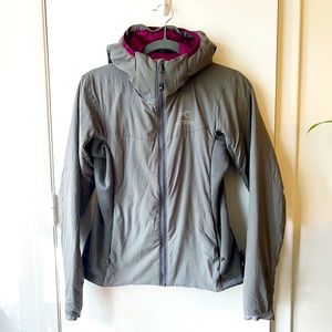 Arc’teryx women’s Atom LT insulated hoodie small
